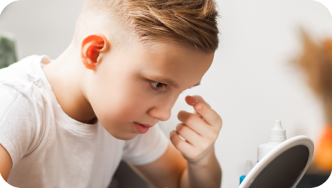 Маленькие дети менее успешно носят контактные линзы?